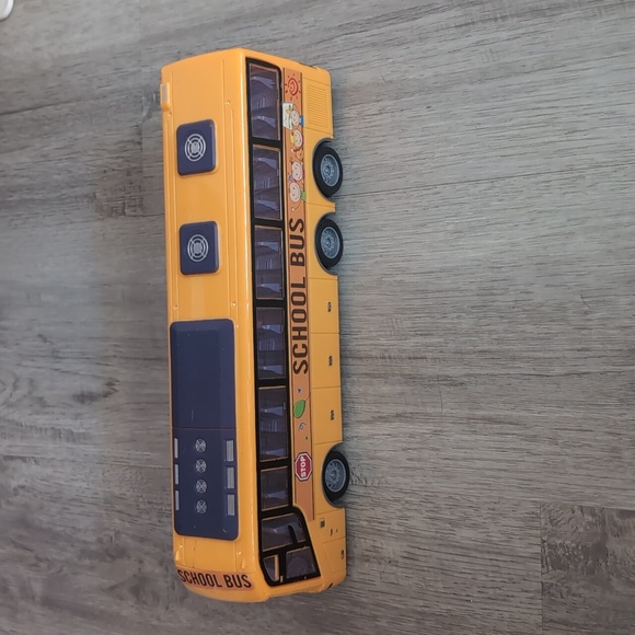 Remote Control School Bus Toy - Yellow - Picture 3 of 4
